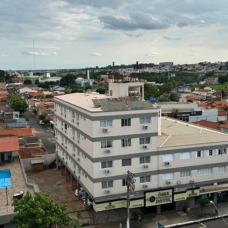 Onix Hotel Assis Bagian luar foto