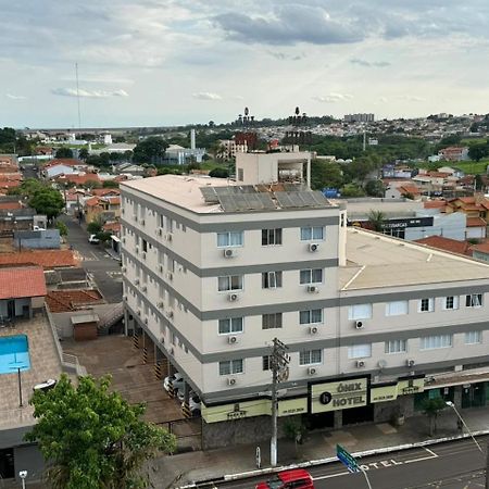 Onix Hotel Assis Bagian luar foto