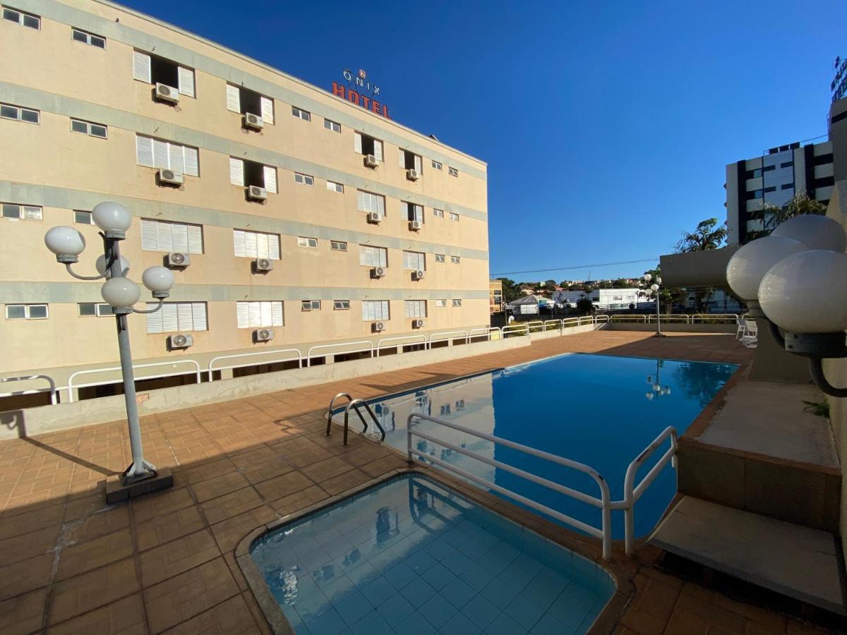 Onix Hotel Assis Bagian luar foto