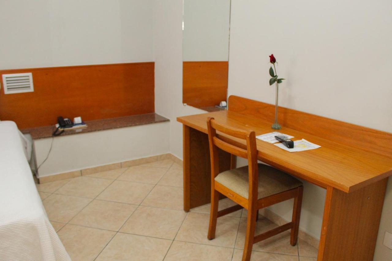 Onix Hotel Assis Bagian luar foto