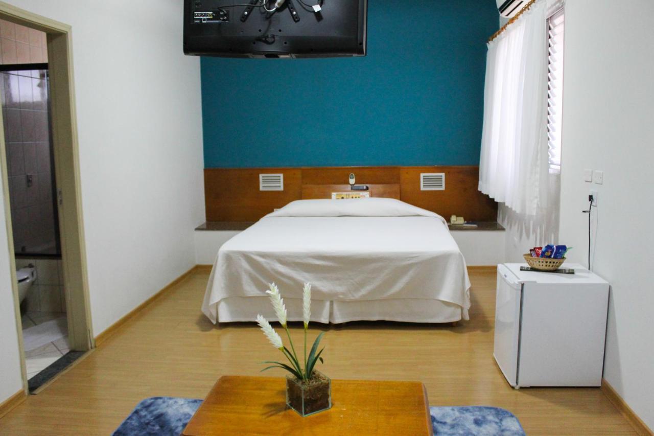 Onix Hotel Assis Bagian luar foto