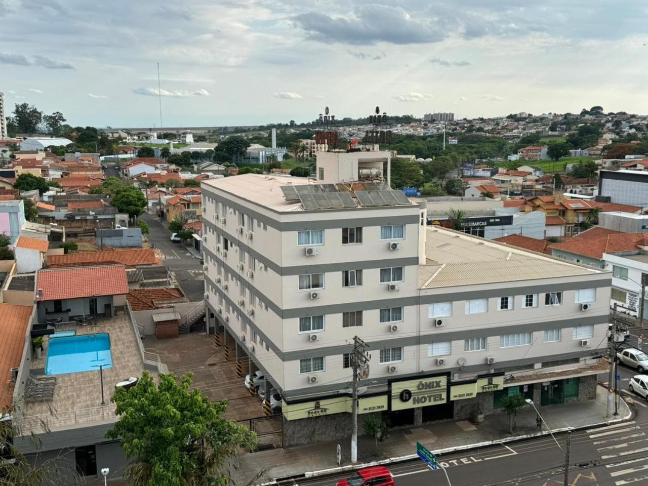 Onix Hotel Assis Bagian luar foto